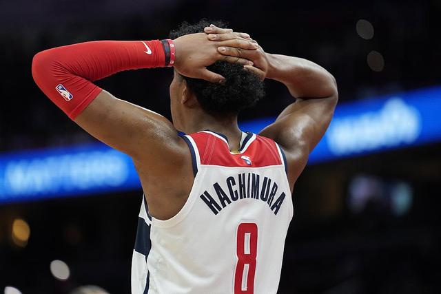 斯图加特前锋翁达夫训练中肌肉拉伤，将伤缺数周